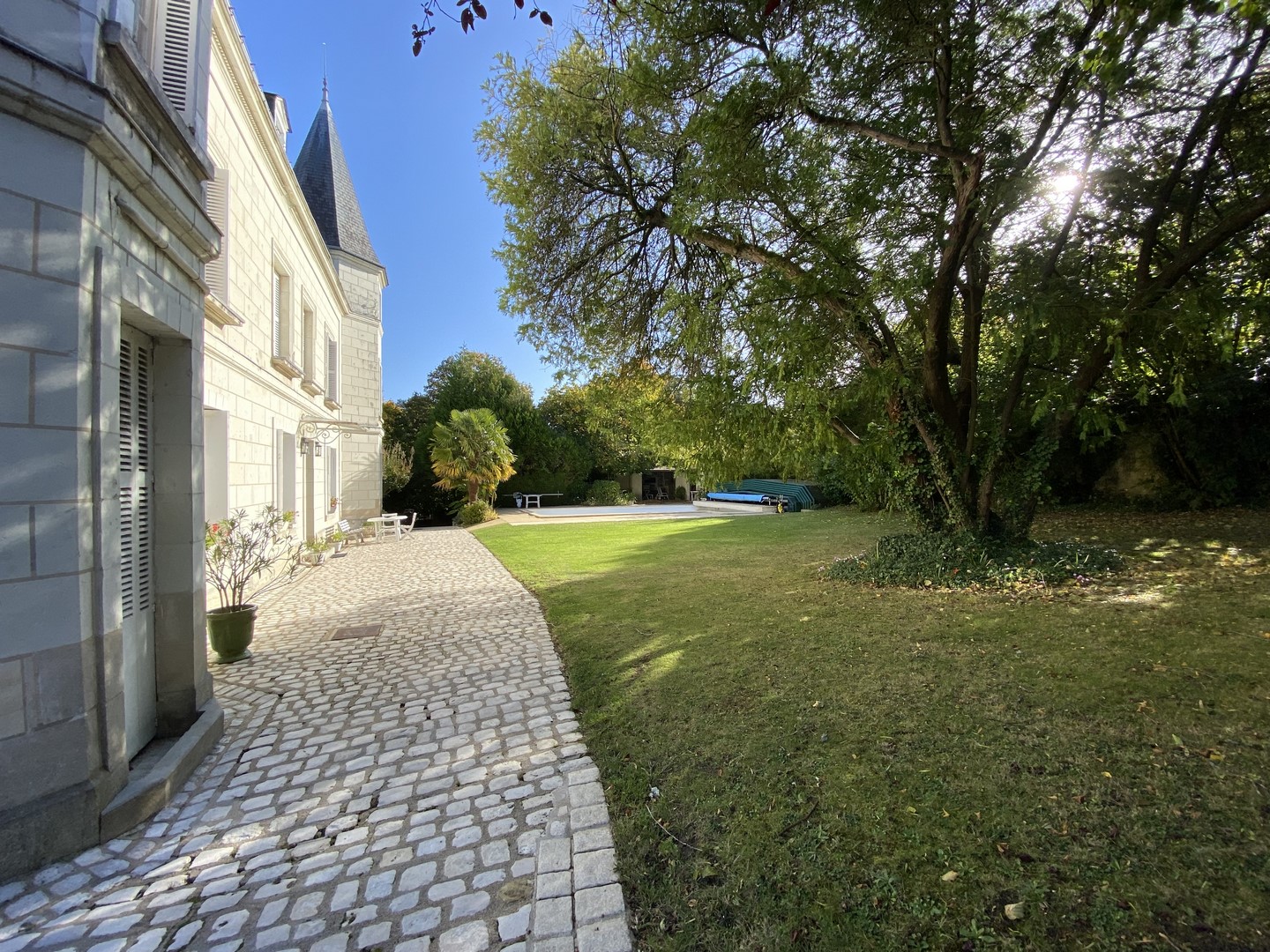 SOUTH of TOURS PROPERTY GARAGE OUTBUILDINGS PARK 3.000m² SWIMMING POOL CAVE