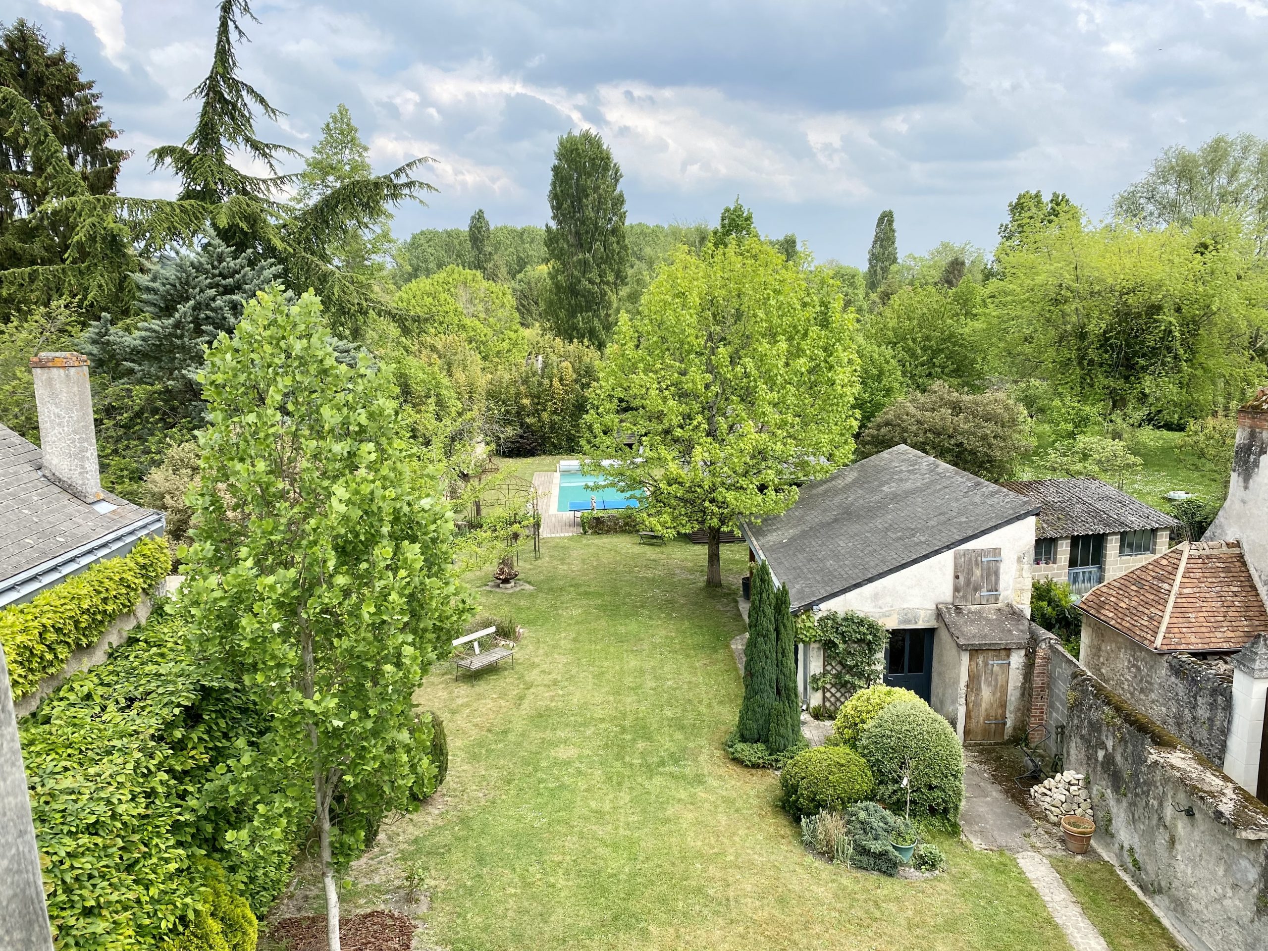 WEST of TOURS CHARMING RESIDENCE on 1.000m² GARDEN  OUTBUILDINGS SWIMMING POOL CELLARS GARAGES