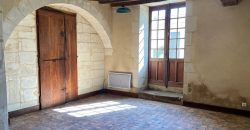 BEAUTIFUL HOUSE OF CHARACTER – HISTORIC CENTRE OF MONTREUIL BELLAY