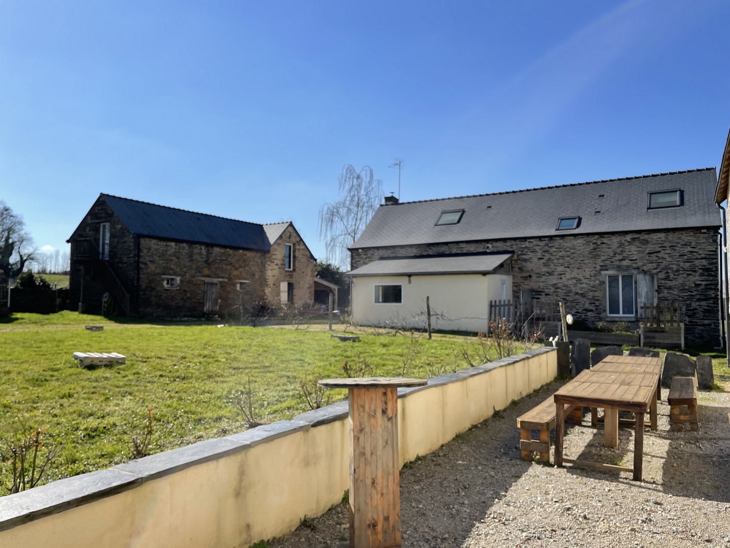 VERY NICE PROPERTY – HOUSE – GITE – BED AND BREAKFAST – POOL – 5 HECTARES – LES HAUTS D’ANJOU
