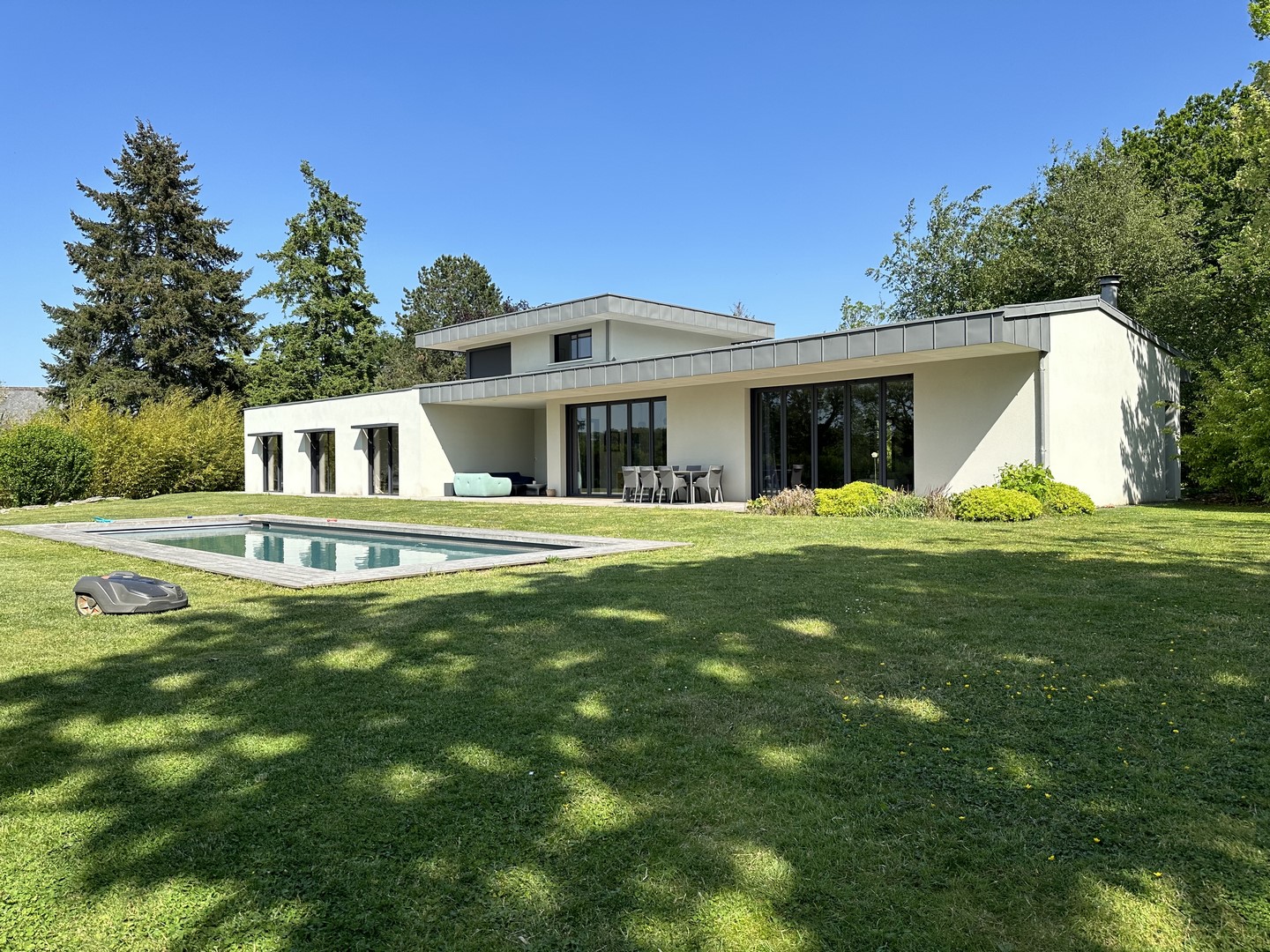 REMARKABLE EXCLUSIVE CONTEMPORARY PARK 4,000m² SWIMMING POOL 13 x 5 GARAGES CELLARS