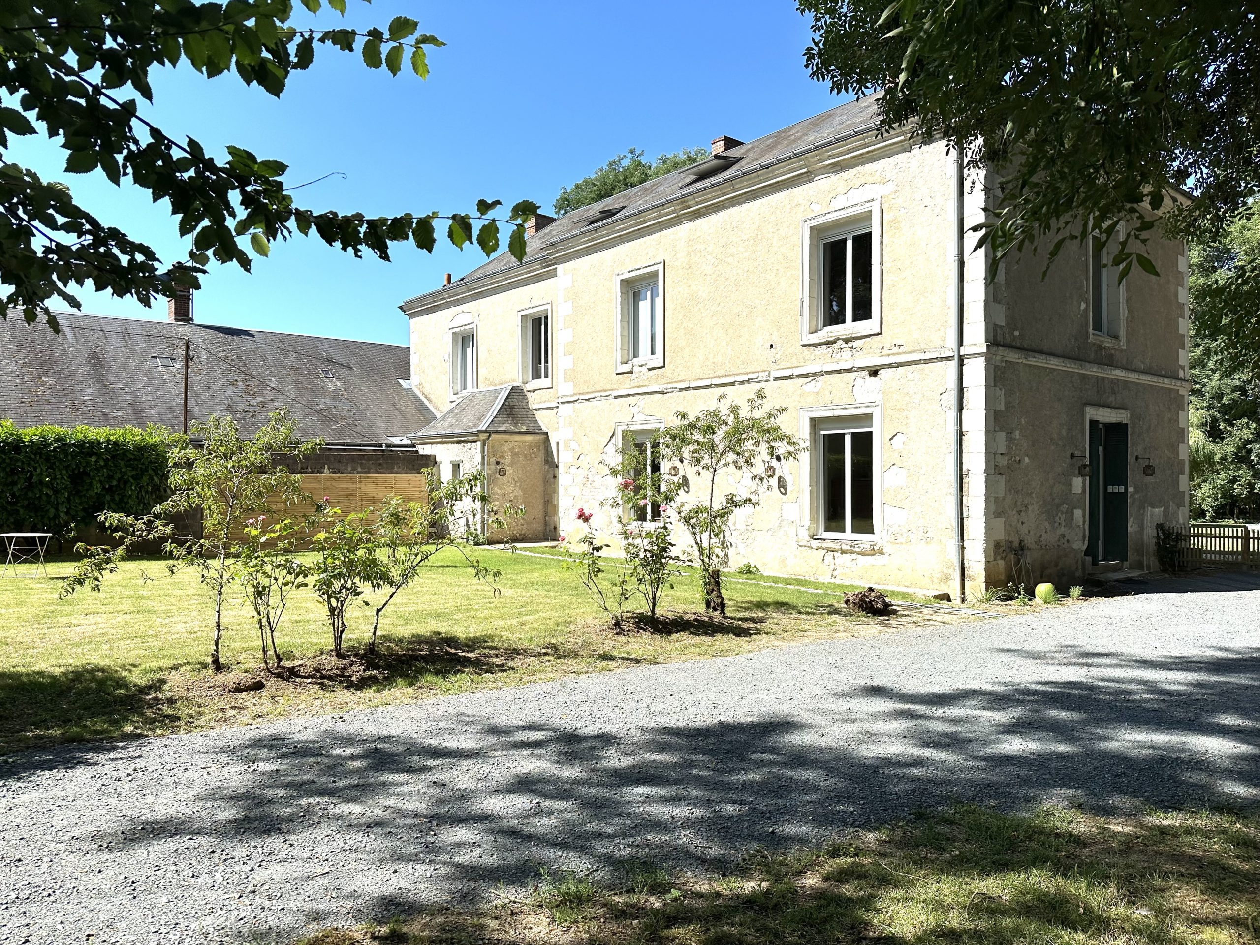 TOURS NORD 19th century RESIDENCE PROPERTY ON 11,000m² of PARK – GARAGE 60m² OUTBUILDING INDOOR POOL 8X4