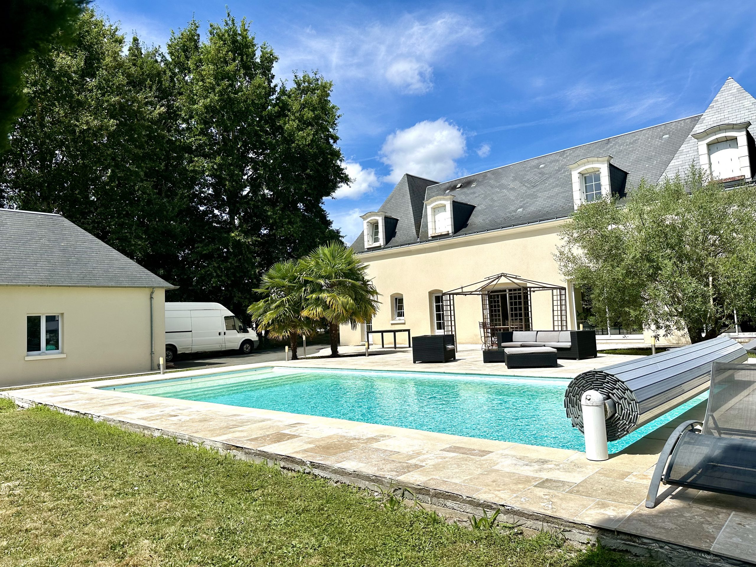 BALLAN-MIRE CONTEMPORAINE D’EXCEPTION PARC 2.800 m²  PISCINE 11X5 GARAGE PARKING